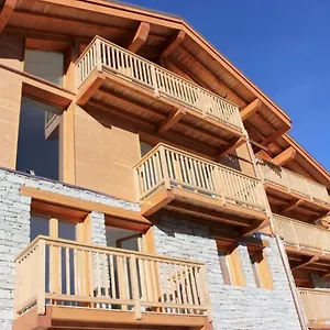 https://chalet-le-quartz.hotels-rhonealpes.com